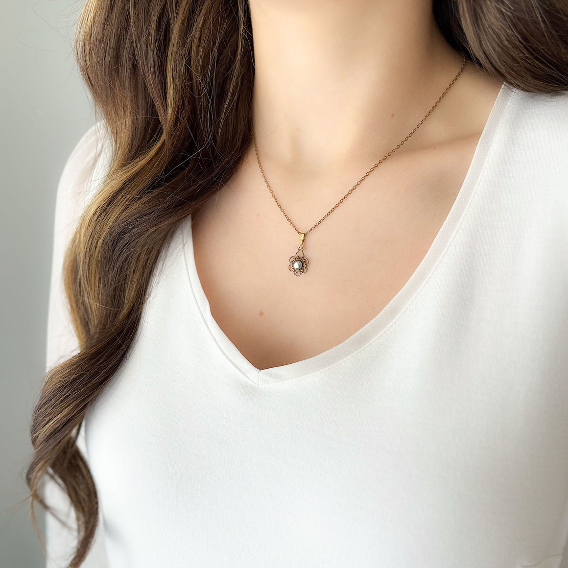 FINN Art Nouveau bronze filigree grey pearl pendant necklace-GREEN BIJOU FINN Art Nouveau bronze filigree grey pearl pendant necklace-GREEN BIJOU