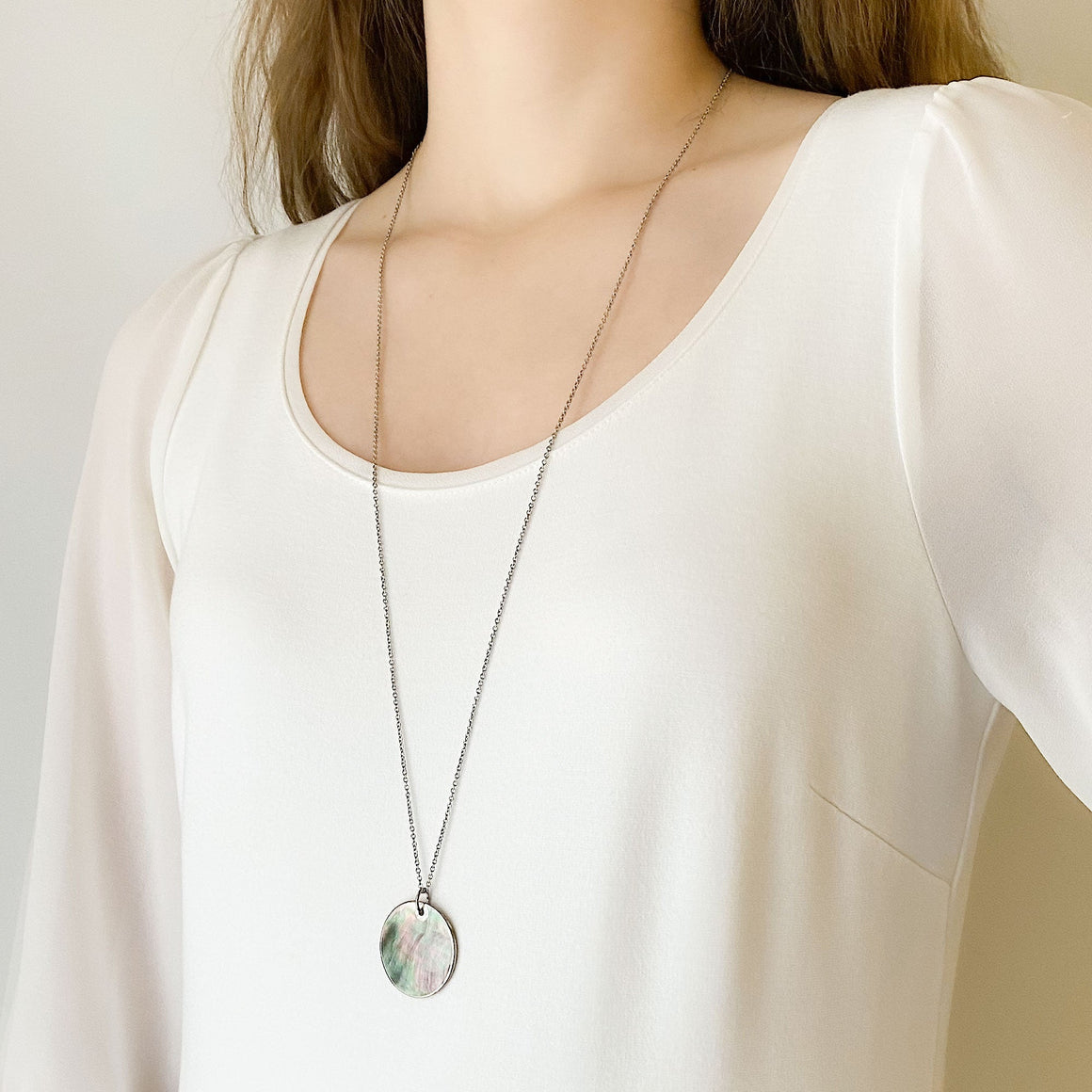 FOLLY vintage paua shell pendant necklace-GREEN BIJOU