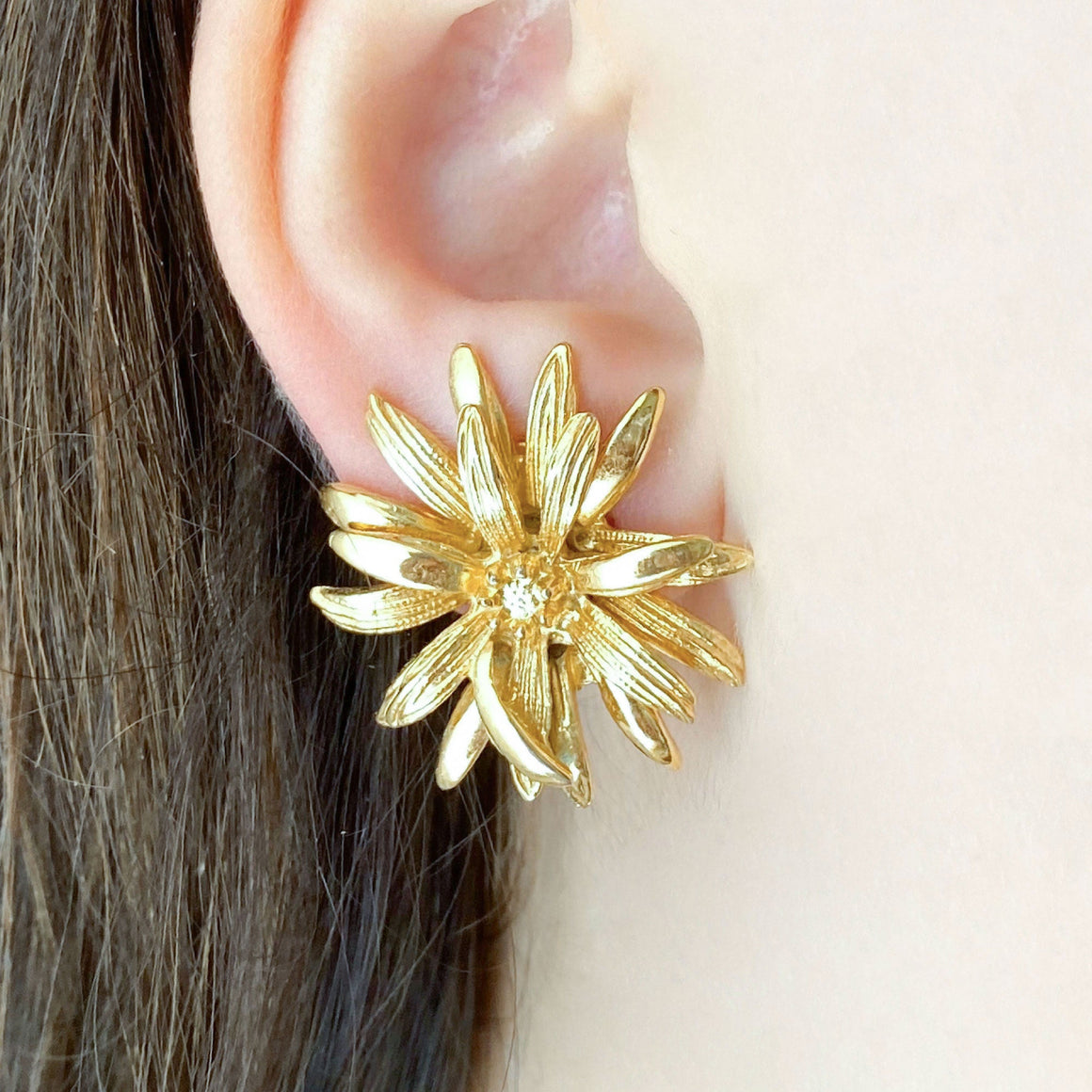 KINSLEY vintage gold floral clip on earrings-GREEN BIJOU
