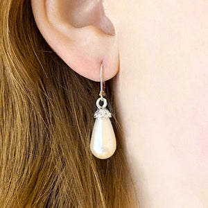 WOODS opalescent tear drop pearl earrings - 