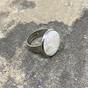 SHIRELLE white mother of pearl ring - 