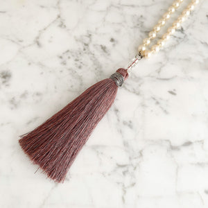TOVA pearl and dusty rose tassel necklace - 