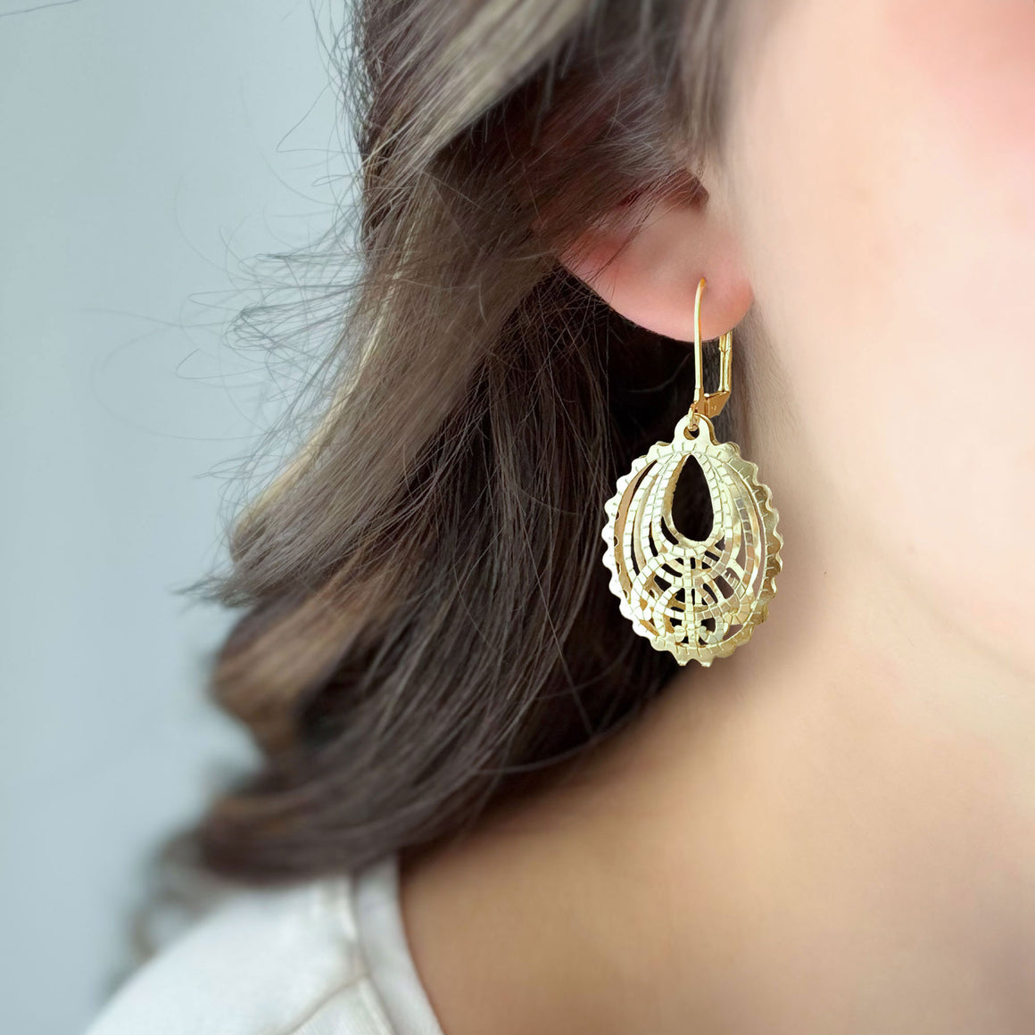 ABRAM vintage gold etched hollow filigree oval drop earrings-GREEN BIJOU