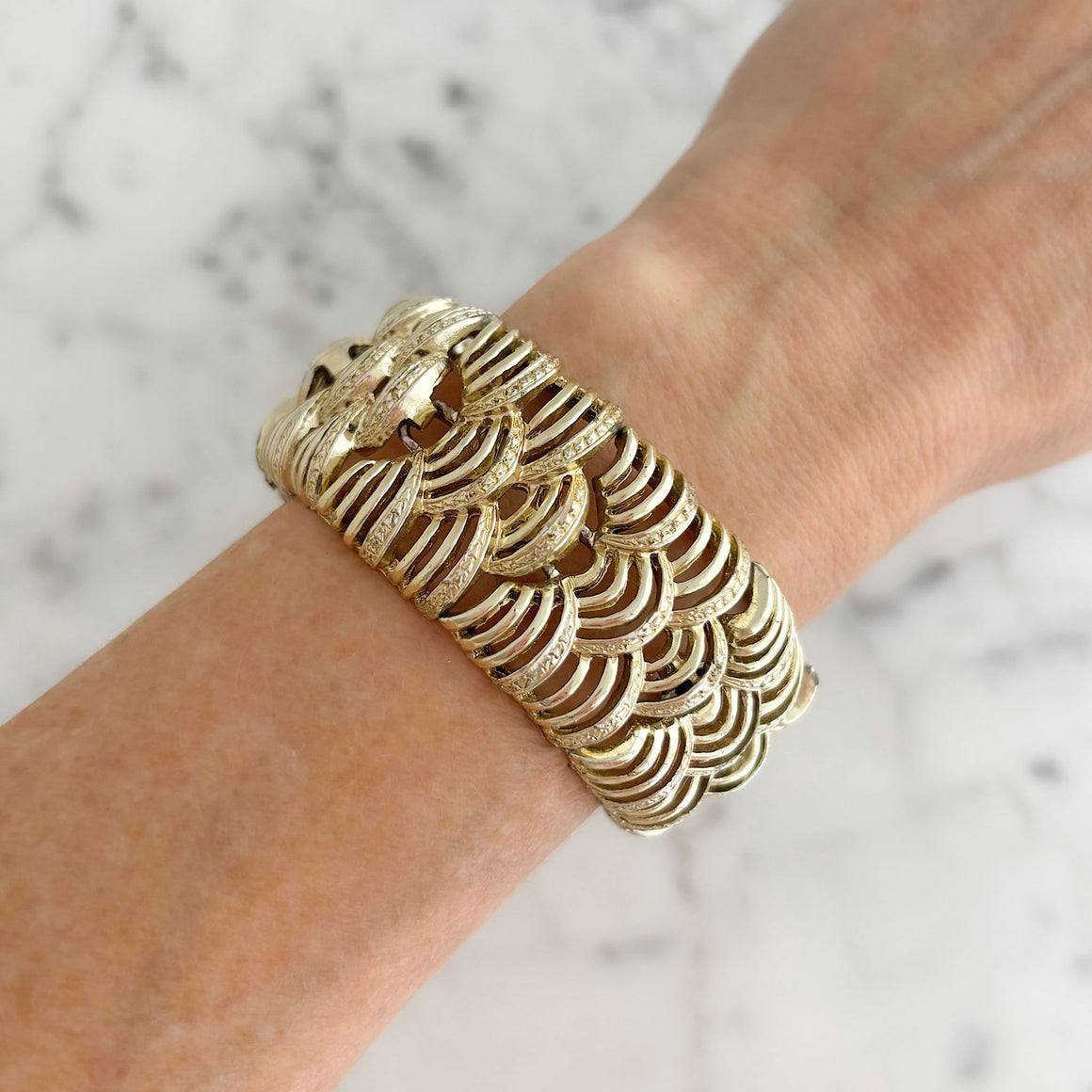 ALANA vintage Coro gold tone filigree wave link bracelet-GREEN BIJOU