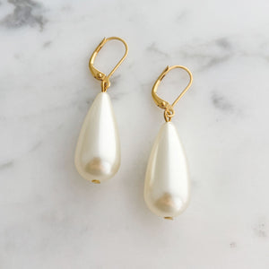 BAKER vintage elongated opalescent cream pearl drop earrings-GREEN BIJOU