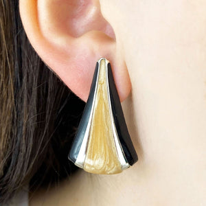 BECKER 1980's black elongated triangle beige enamel studs - 