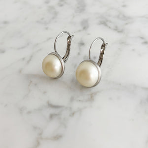 BENTON silver and cream pearl drop earrings - 