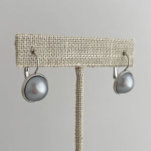 BENTON silver and grey pearl drop earrings-GREEN BIJOU