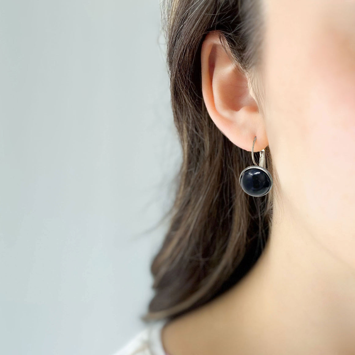 BENTON surgical steel black cabochon drop earrings-GREEN BIJOU