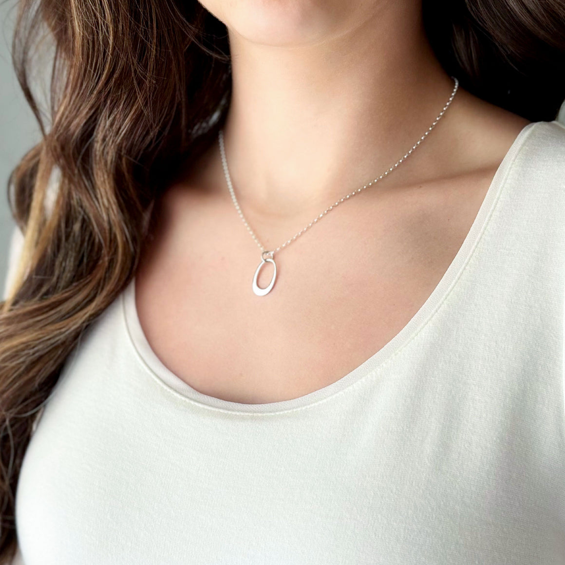 CARRIE sterling silver oval hoop charm pendant necklace-GREEN BIJOU