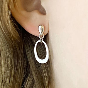 CARRIE sterling silver oval hoop charm pendant necklace - 
