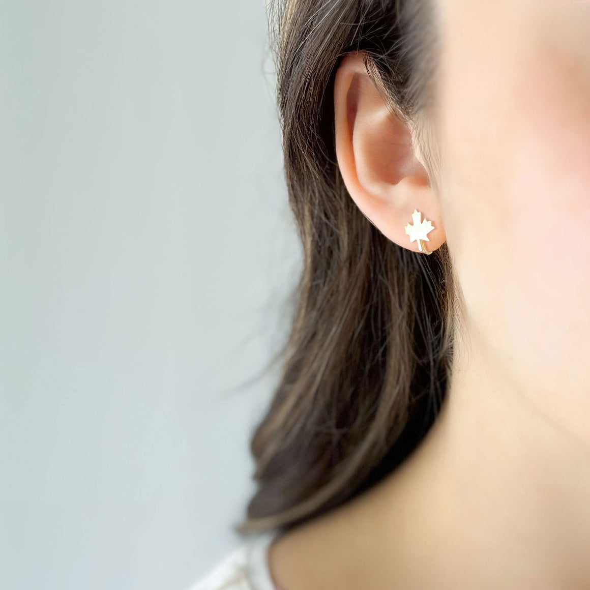 GLOVER gold tone maple leaf clip on earrings-GREEN BIJOU