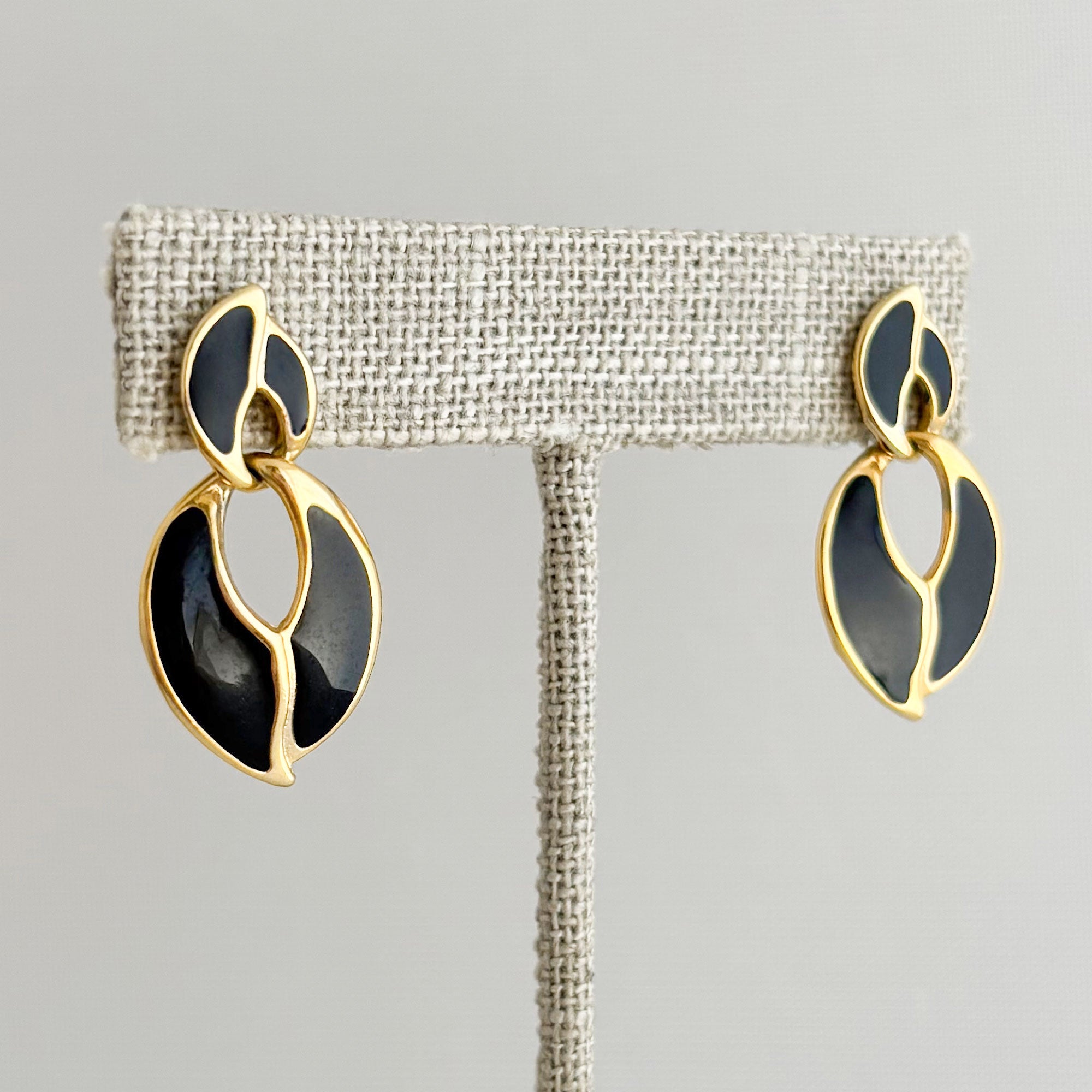 CHAFFIN 1980's gold tone black enamel drop stud earrings-GREEN BIJOU