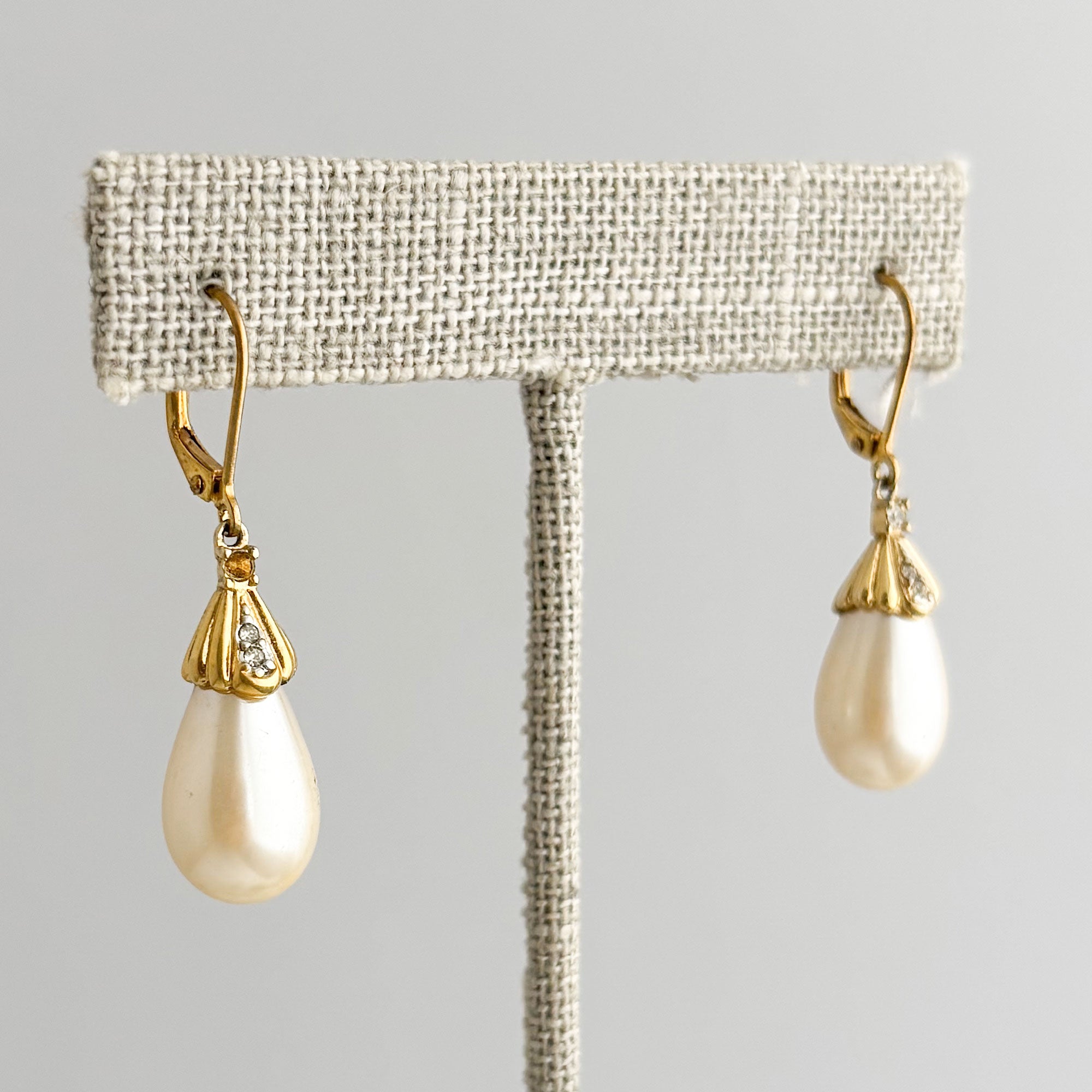 CORTEZ vintage gold capped ivory teardrop pearl earrings-GREEN BIJOU
