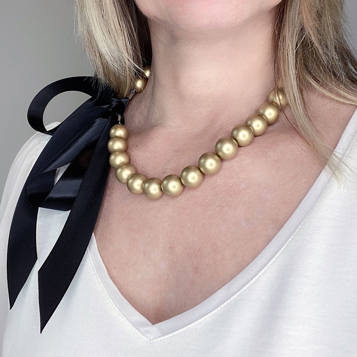 DOTTY sage green ribbon pearl necklace