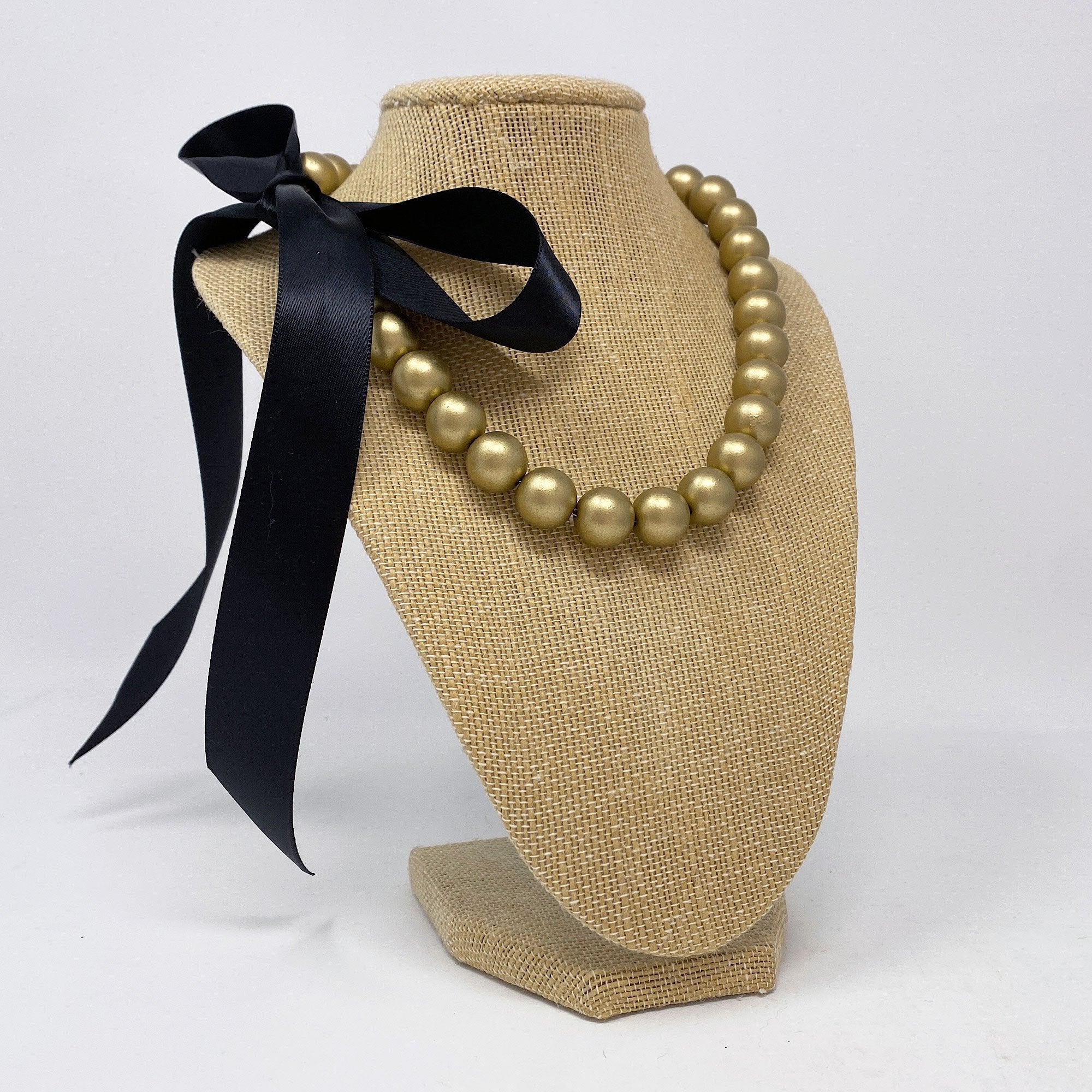 Gold colour pearl necklace deals