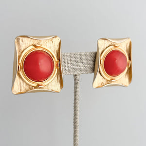 DONNA brutalist gold and marbled red cabochon clip earrings - 