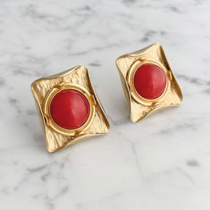 DONNA brutalist gold and marbled red cabochon clip earrings-GREEN BIJOU