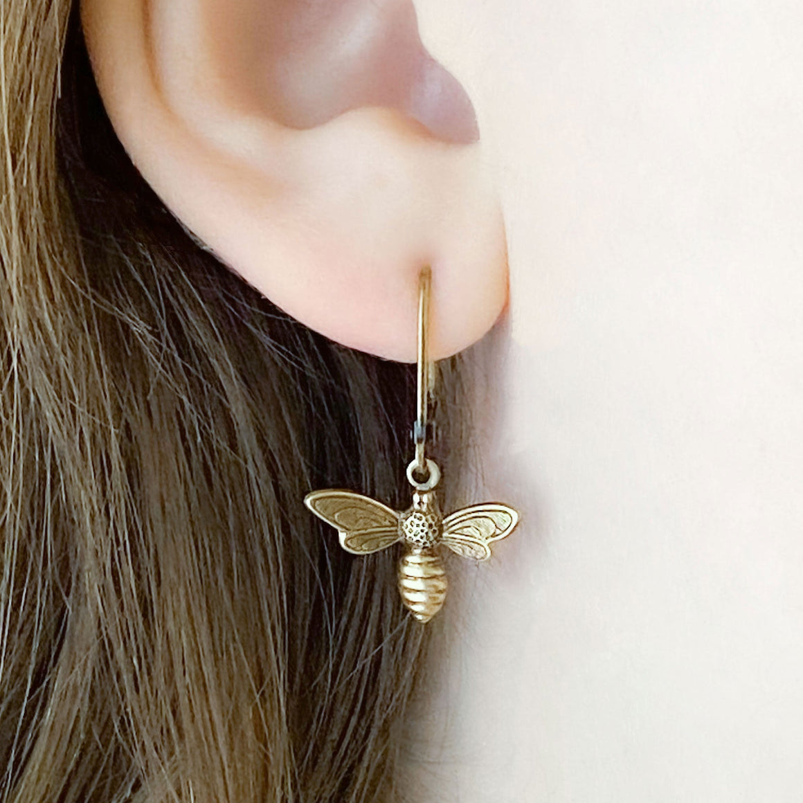 DORI oxidized brass bee earrings-GREEN BIJOU