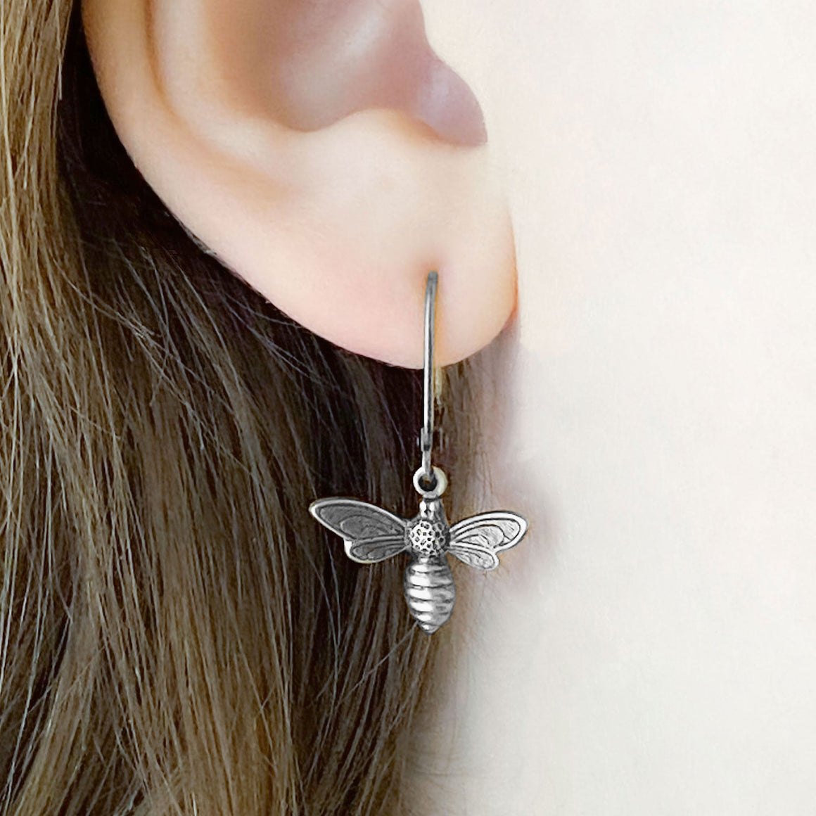 DORI oxidized silver bee earrings-GREEN BIJOU