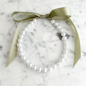 DOTTY sage green ribbon pearl necklace - 