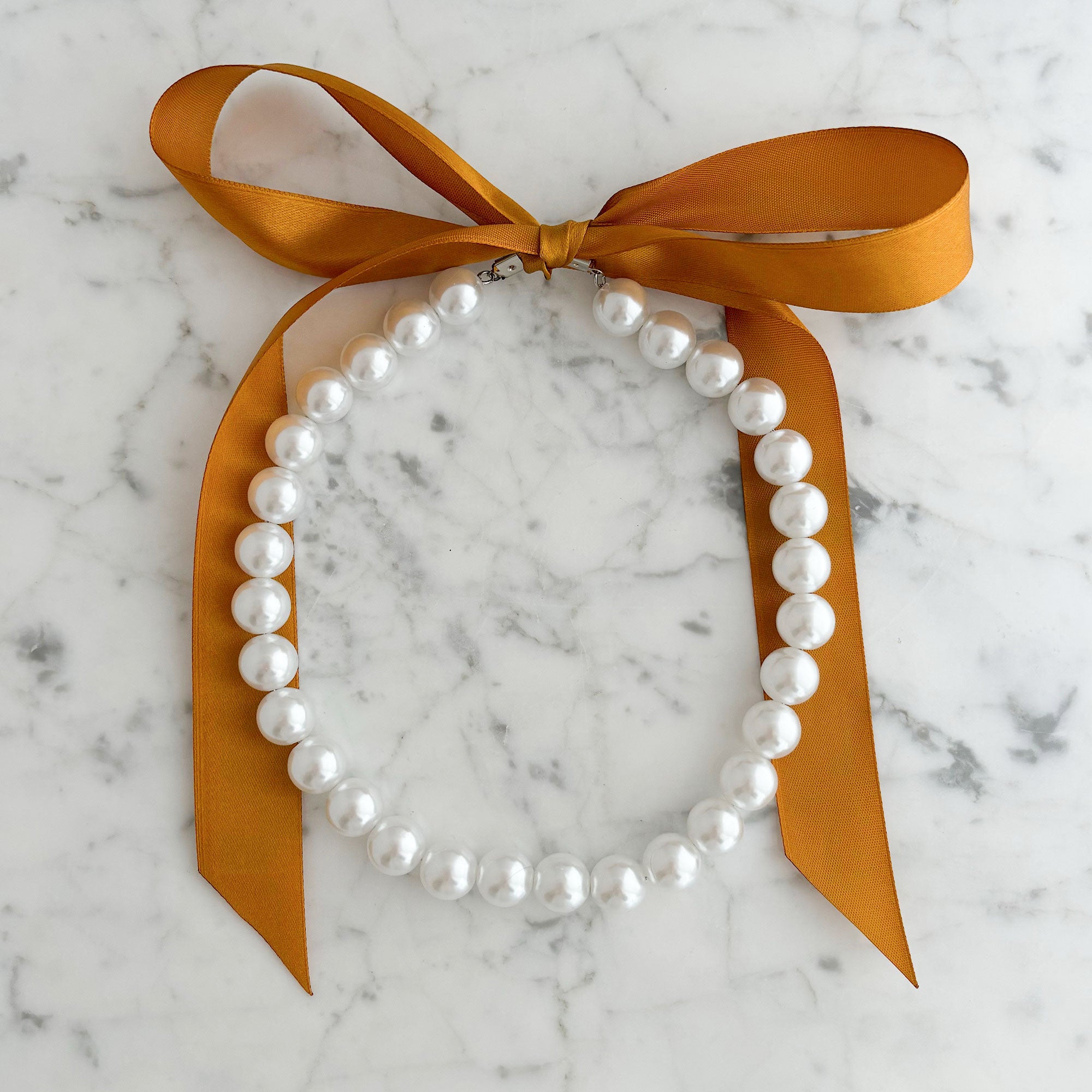 DOTTY white satin ribbon tie pearl necklace-GREEN BIJOU