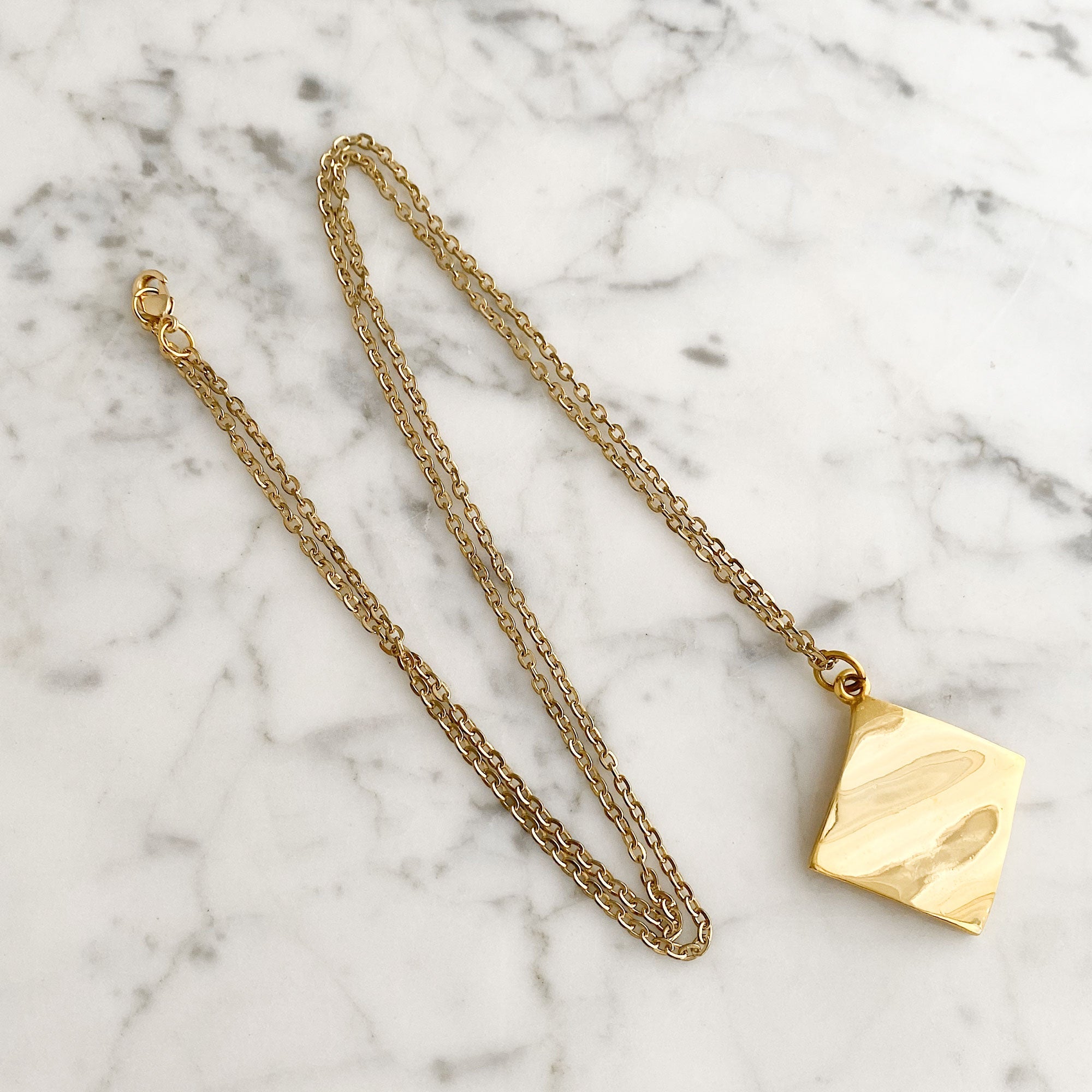 FUENTES vintage minimalist gold tone wave pendant necklace - 
