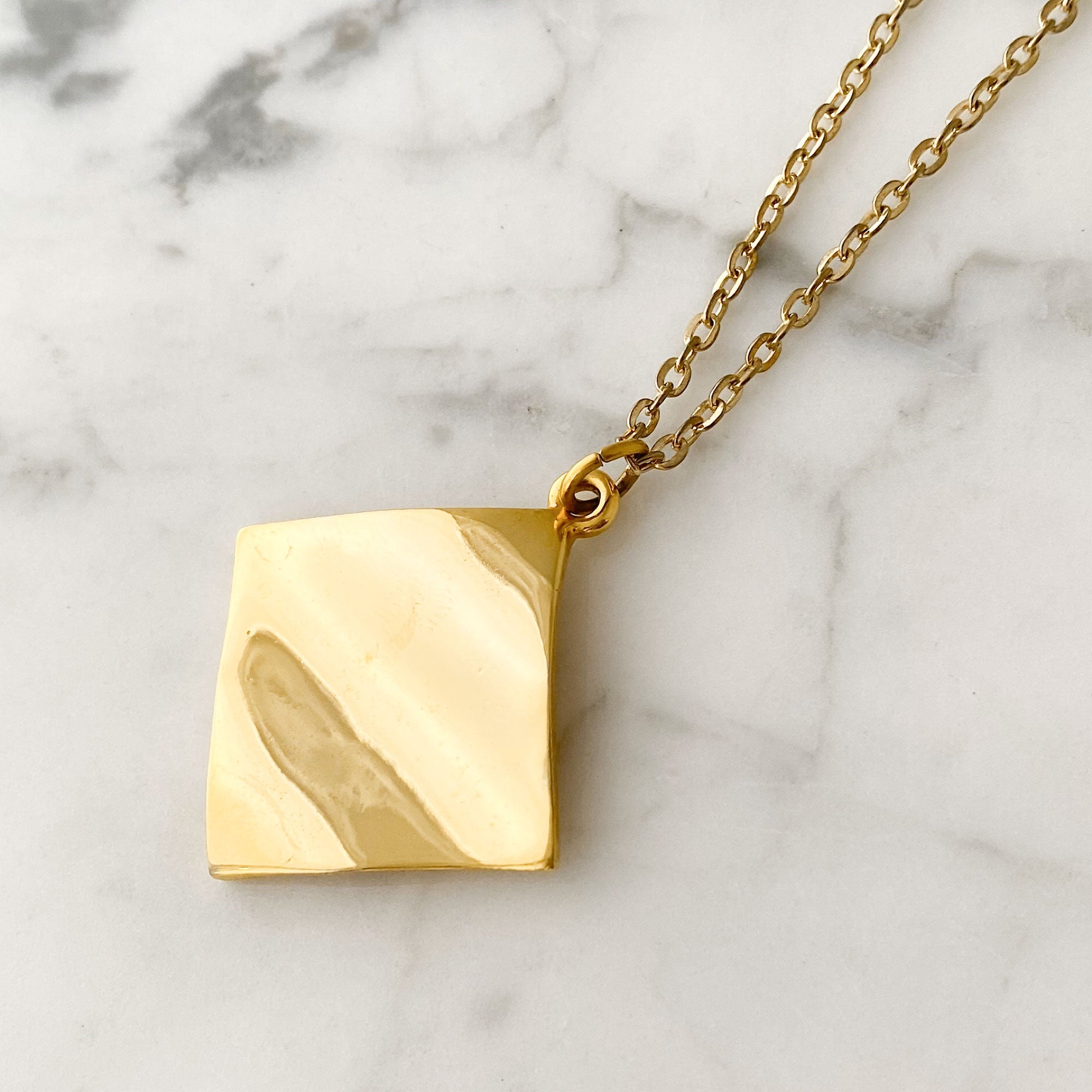 FUENTES vintage minimalist gold tone wave pendant necklace - 