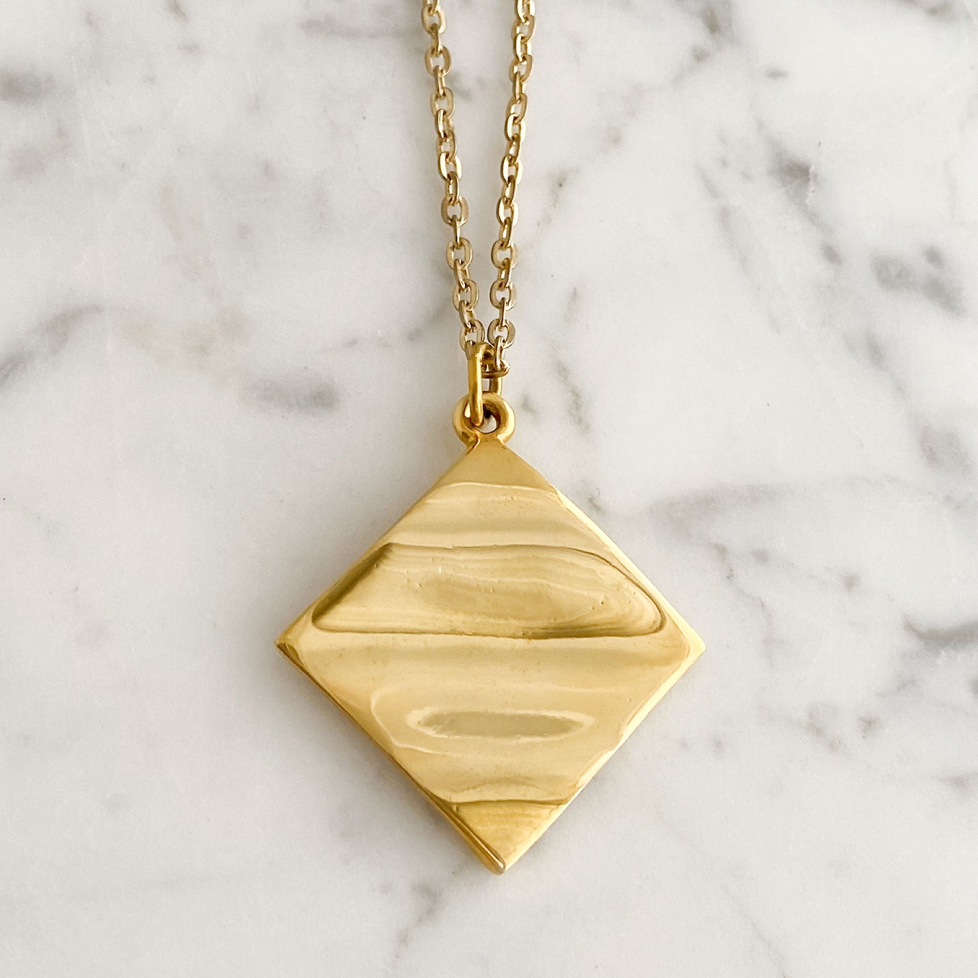 FUENTES vintage minimalist gold tone wave pendant necklace-GREEN BIJOU