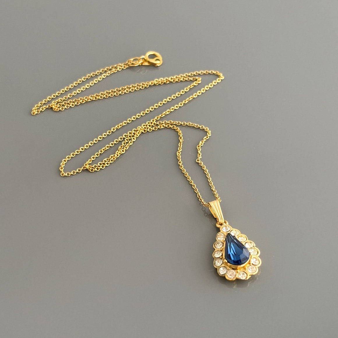 GABLE vintage sapphire and gold teardrop pendant necklace