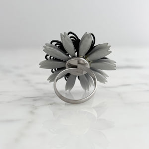 GALAXIE vintage grey black laser cut flower adjustable ring - 