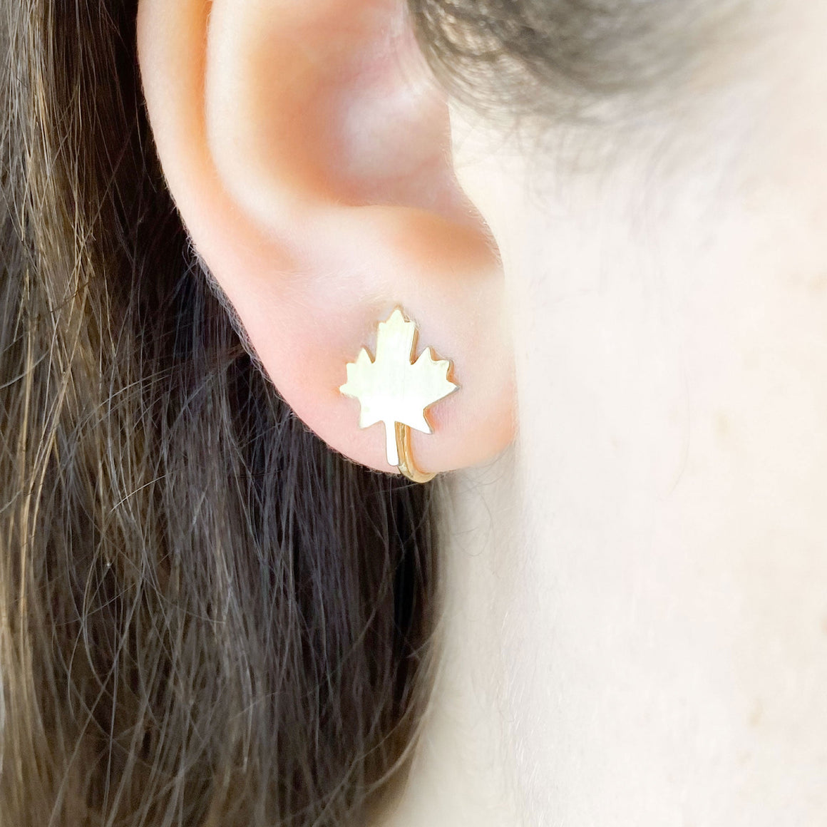 GLOVER gold tone maple leaf clip on earrings-GREEN BIJOU