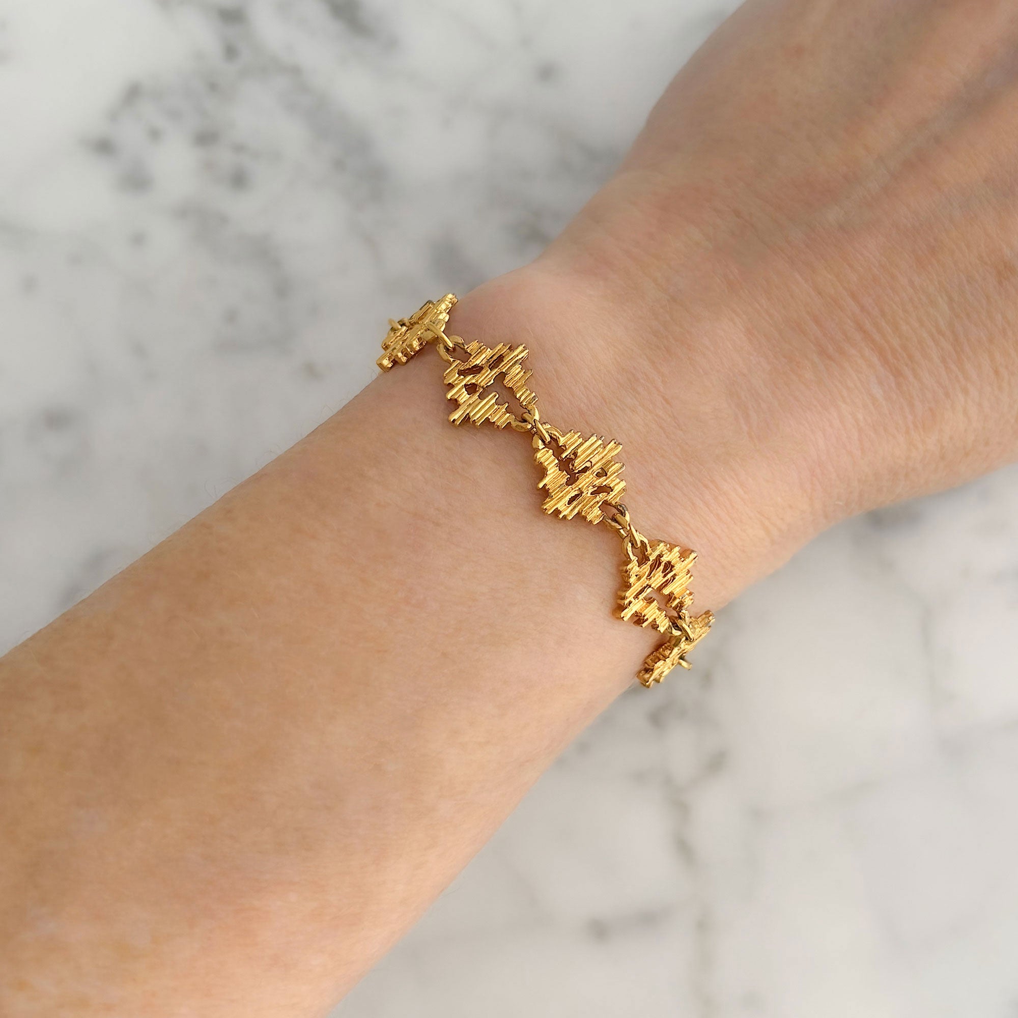 GRACE vintage etched gold brutalist heartbeat link bracelet - 