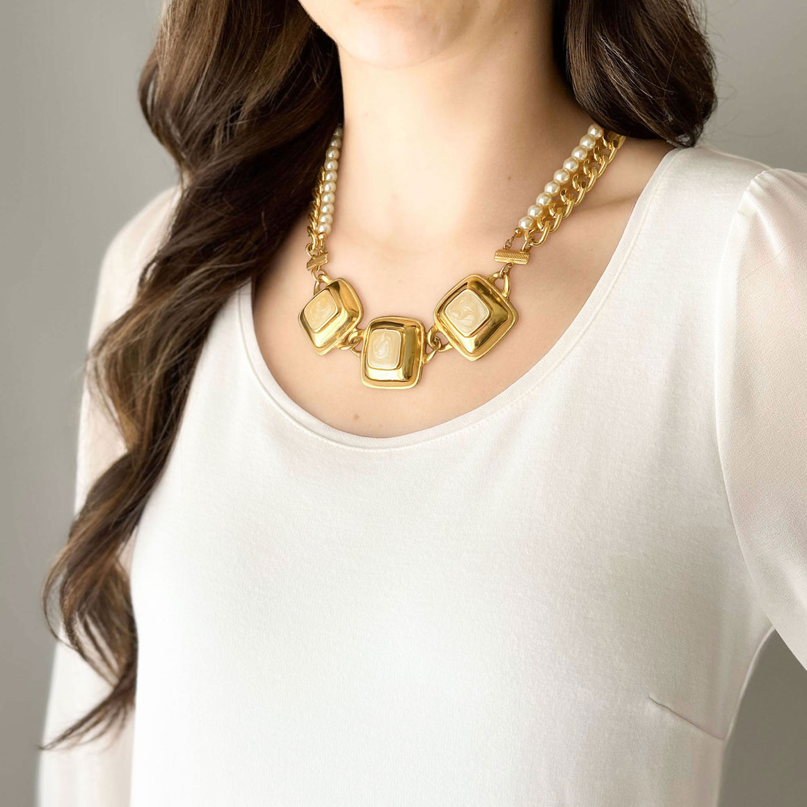 HALINA vintage gold swirl pendant and pearl collar necklace-GREEN BIJOU