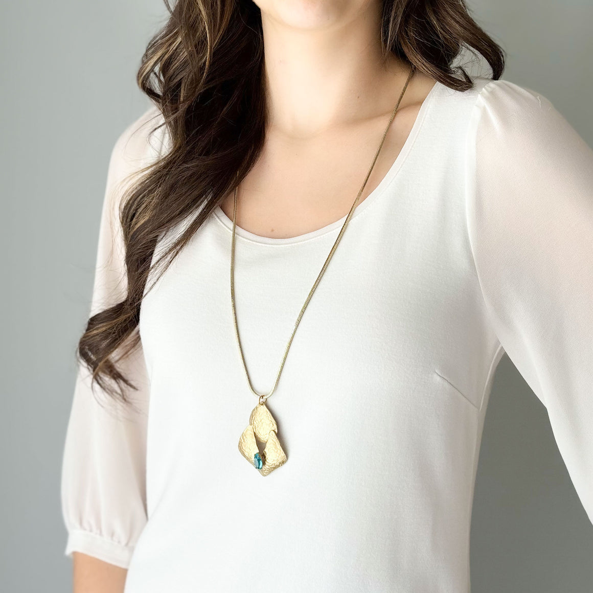 HEIDI vintage teal crystal gold hammered pendant necklace-GREEN BIJOU