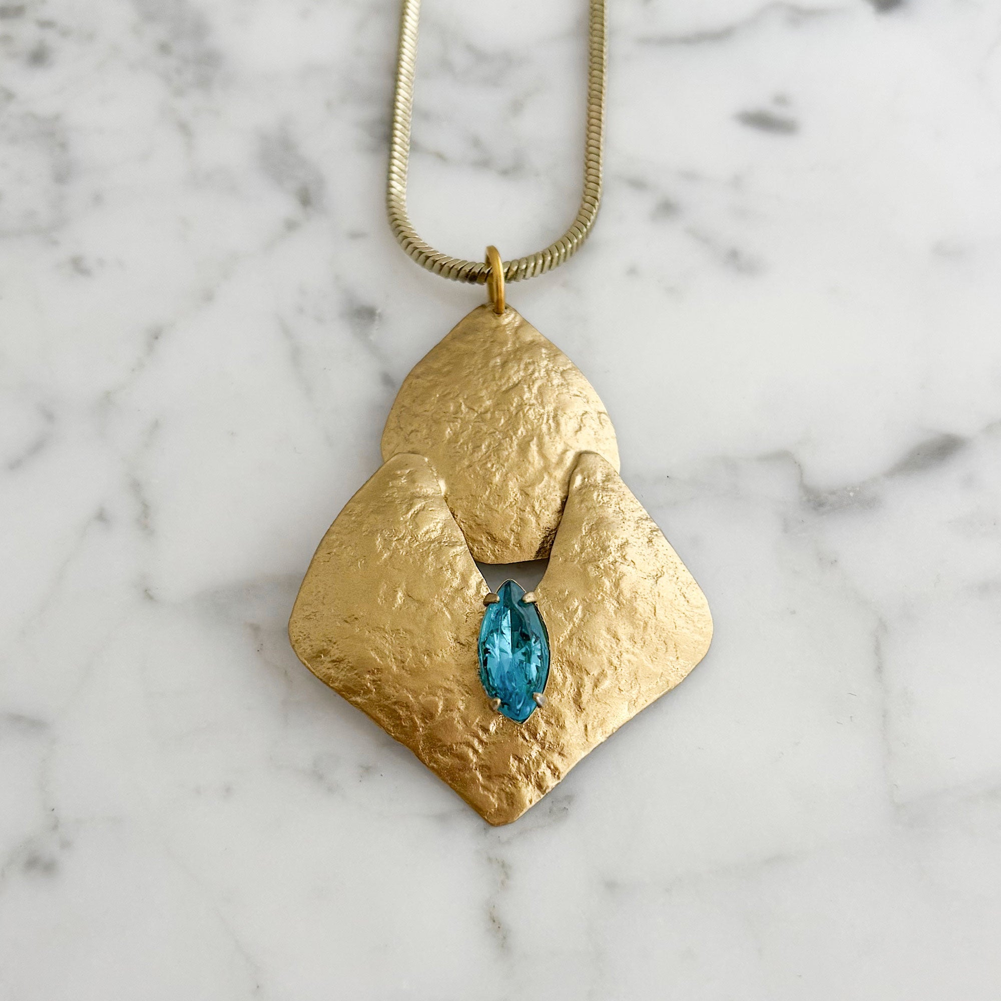 HEIDI vintage teal crystal gold hammered pendant necklace-GREEN BIJOU