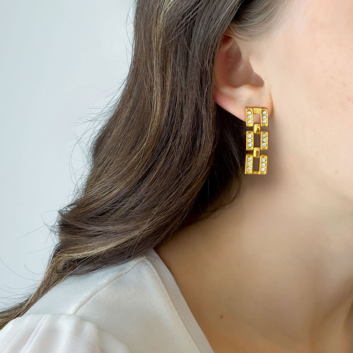 HILDY clear rhinestone and gold tone panther chain earrings-GREEN BIJOU