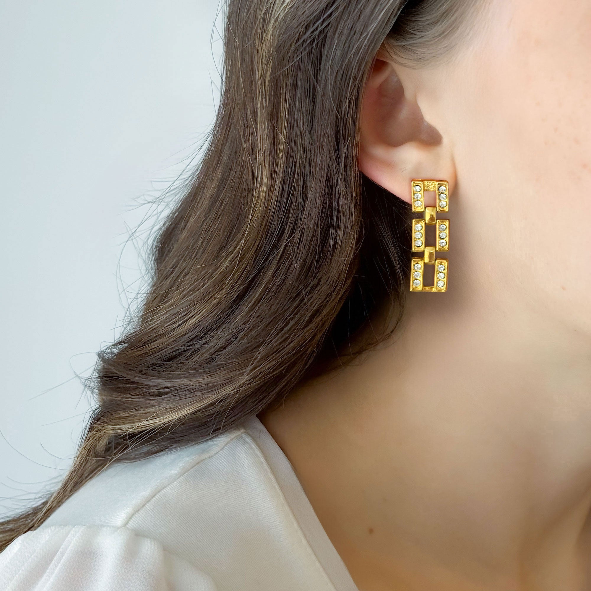HILDY clear rhinestone and gold tone panther chain earrings-GREEN BIJOU