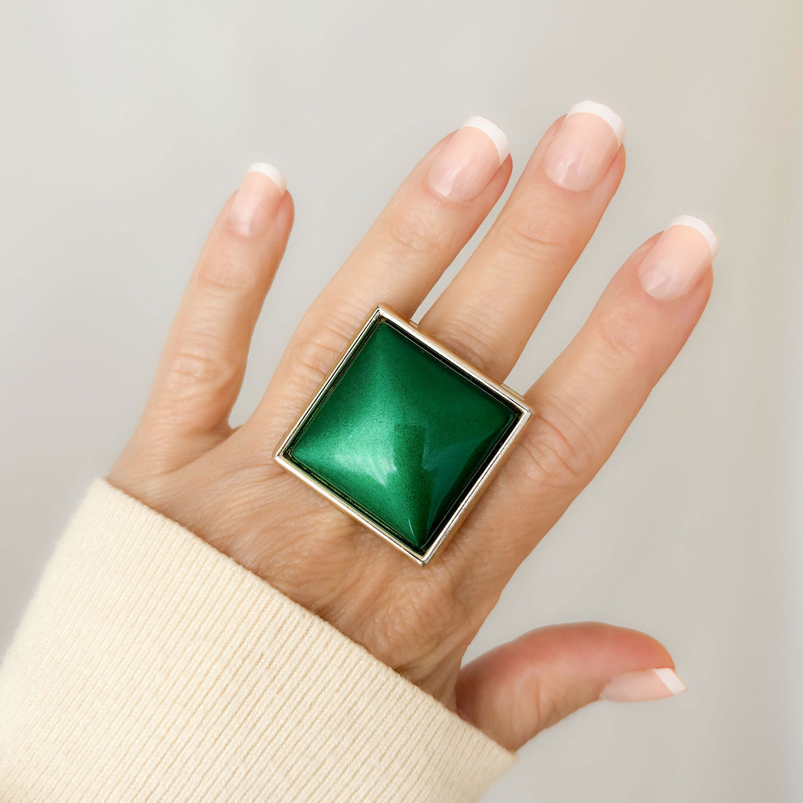 JENNINGS vintage square framed emerald green cabochon ring-GREEN BIJOU