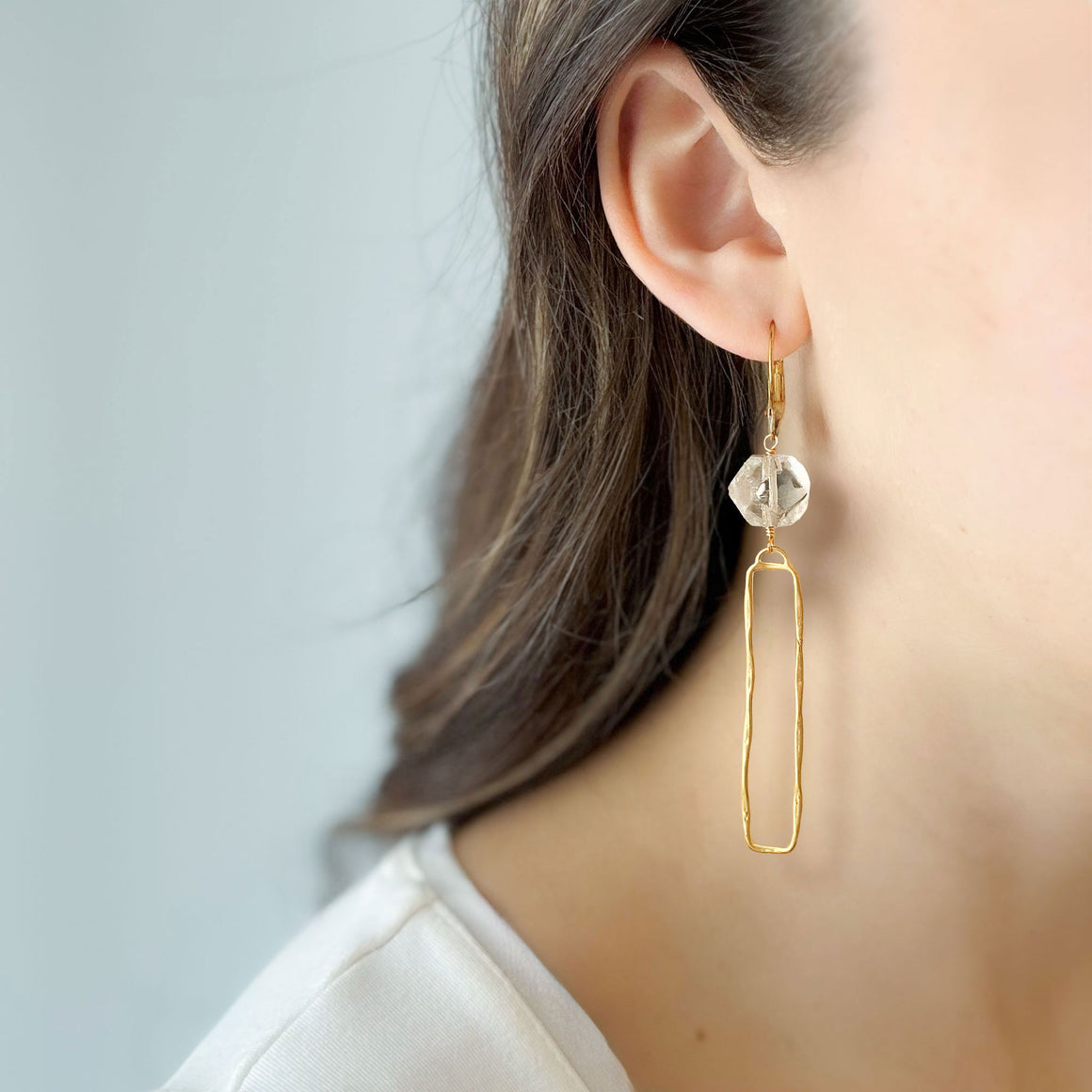 JINAN minimalist long gold earrings-GREEN BIJOU