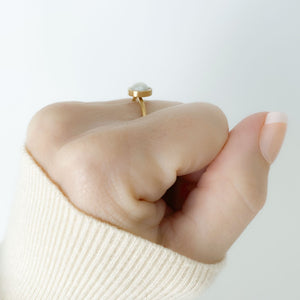 KALLIS pearl cabochon ring - 