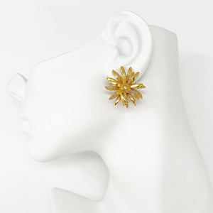 KINSLEY vintage gold floral clip on earrings - 