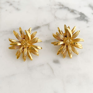KINSLEY vintage gold floral clip on earrings - 
