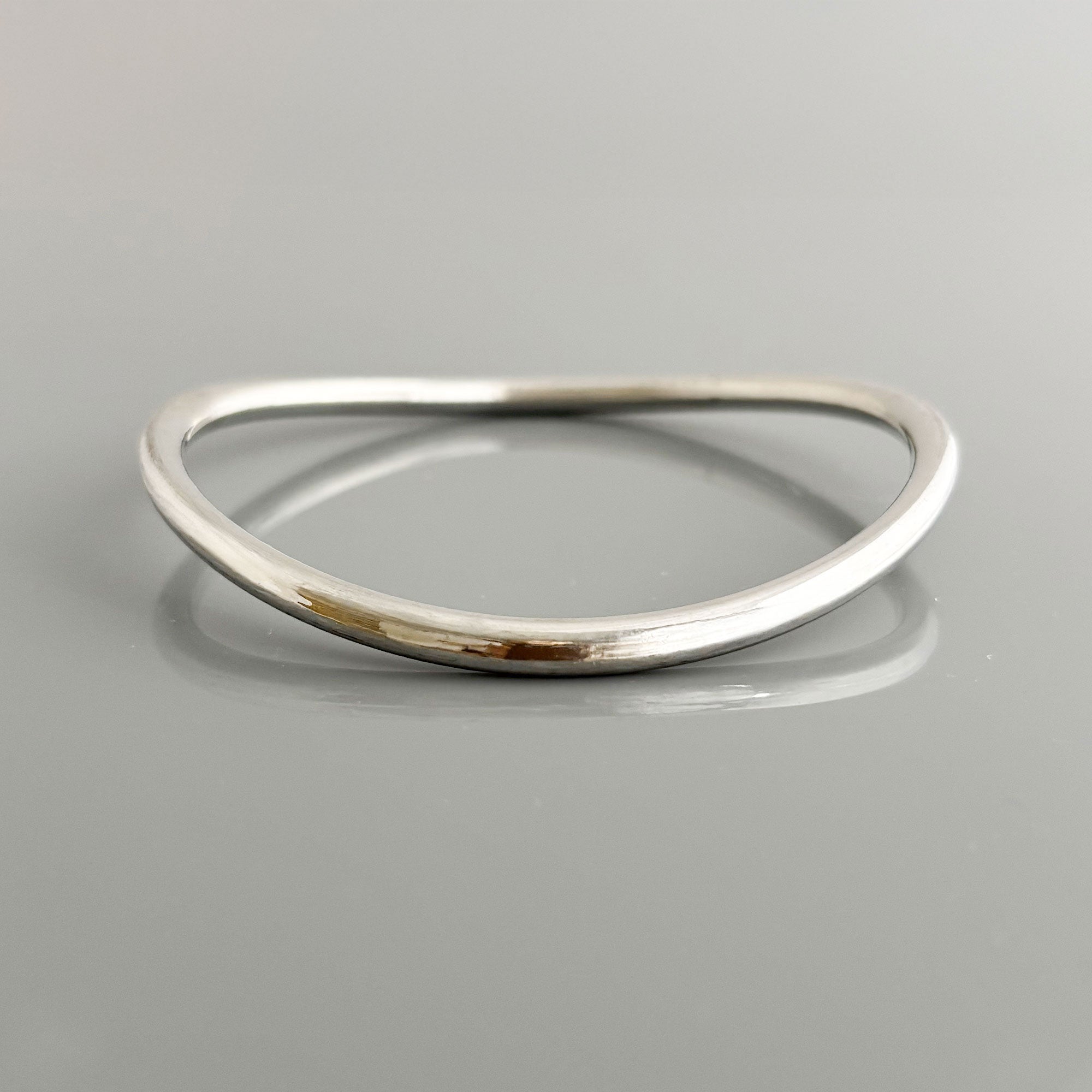 LEVINE vintage silver tone large size wave bangle bracelet-GREEN BIJOU