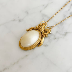 MIRREN vintage gold bow and pearl cabochon pendant necklace - 