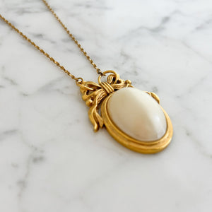 MIRREN vintage gold bow and pearl cabochon pendant necklace - 