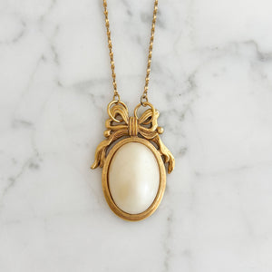 MIRREN vintage gold bow and pearl cabochon pendant necklace-GREEN BIJOU
