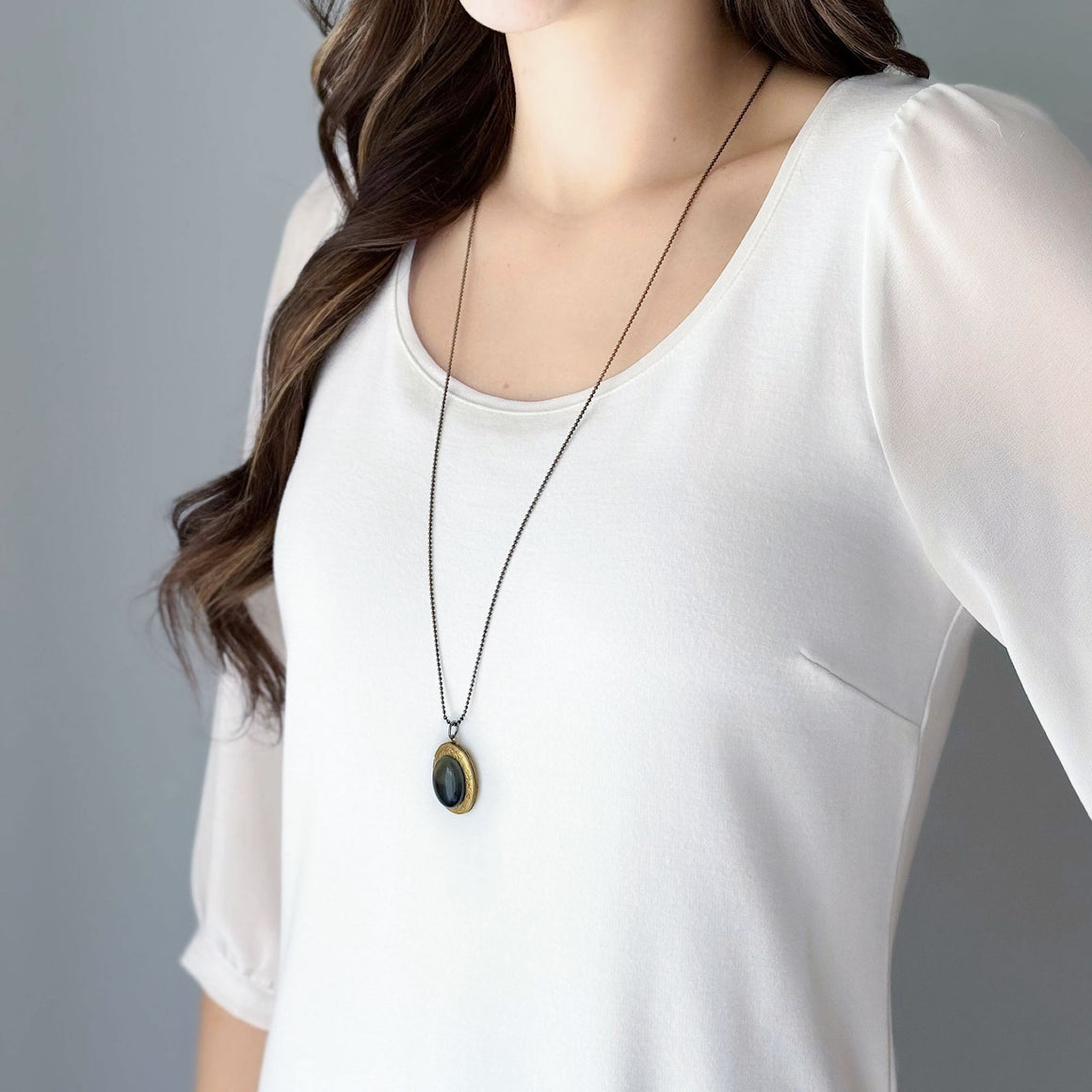 HAVEN vintage glass mood cabochon brass locket necklace-GREEN BIJOU