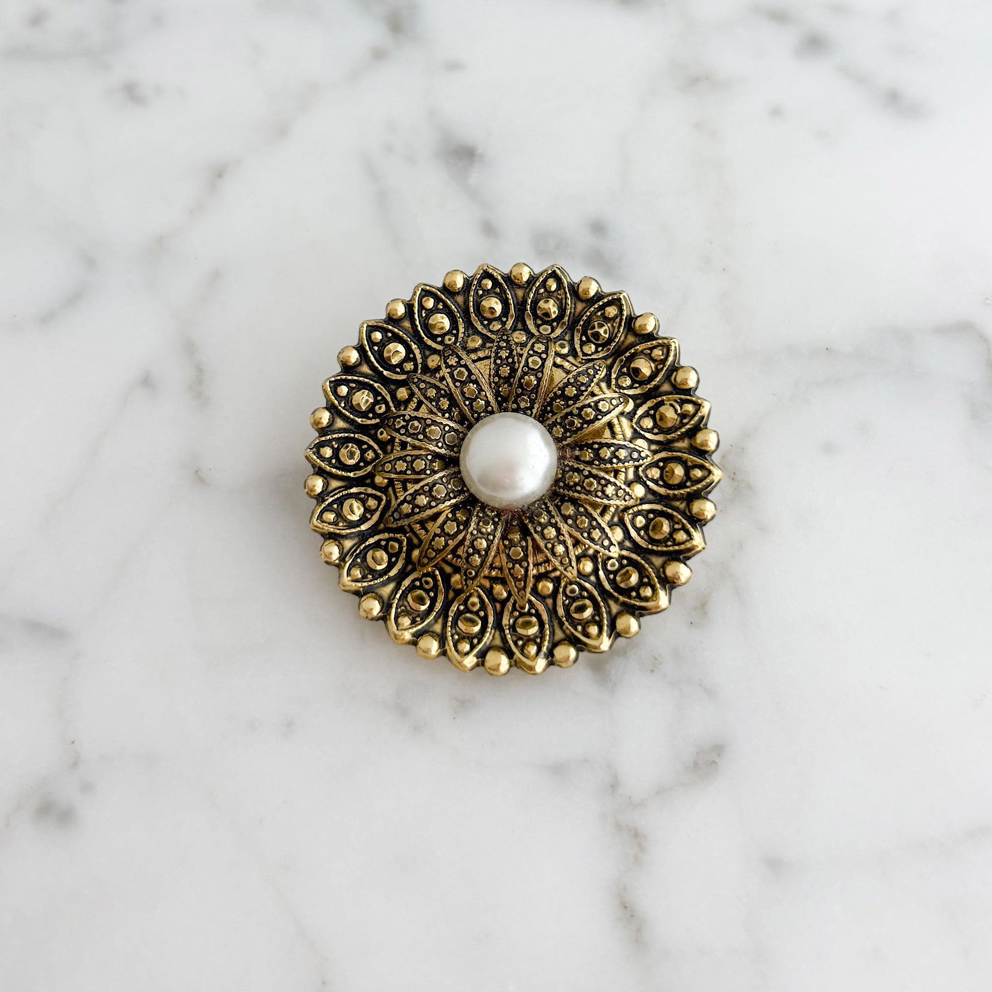 NADIRA vintage oxidized gold mandala pearl scarf clip-GREEN BIJOU