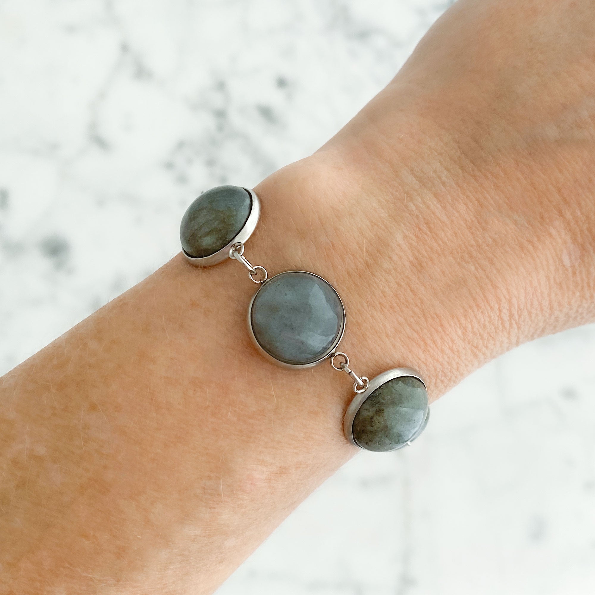 Natural Labradorite Cabochon Bracelet | Silver Link Gemstone Bracelet | DAGMAR-GREEN BIJOU